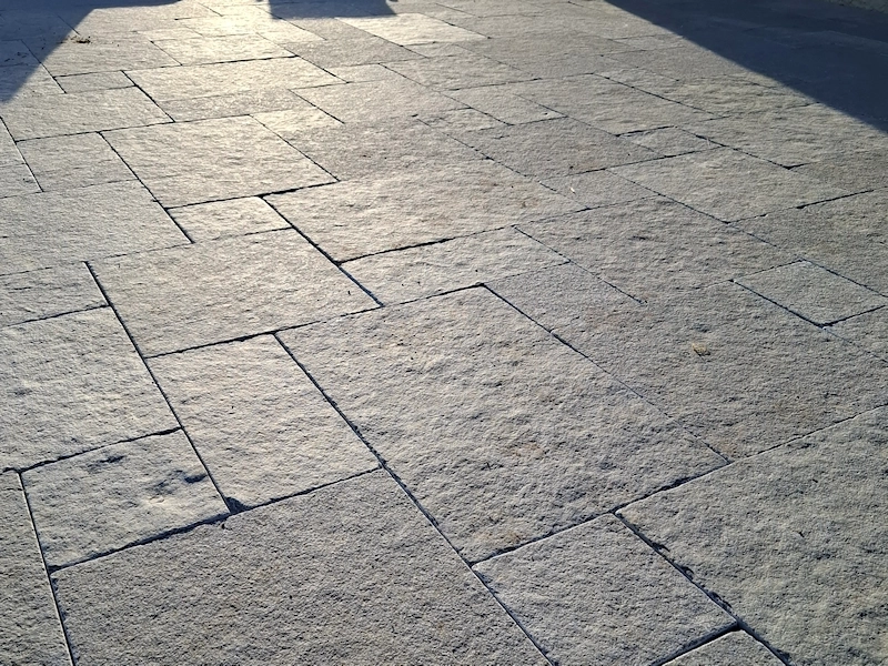 Dallage Opus Romain en pierre Tandur gris / M²