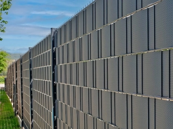 Brise vue Taneo en bandeau pvc anthracite, finition Rattan, h: 19mm x ep. 2mm x L: 26m