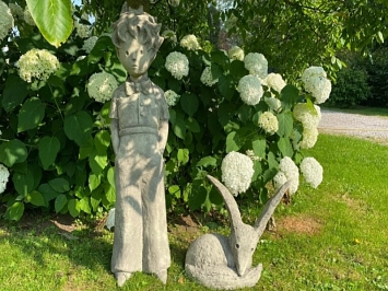 Statue renard couché