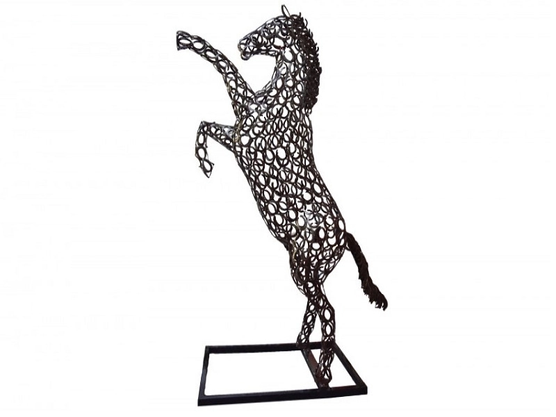 Statue Cheval cabré  - Fer à cheval H: 200 cm